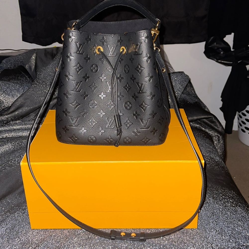 Black leather Louis Vuitton Malletier shoulder bag